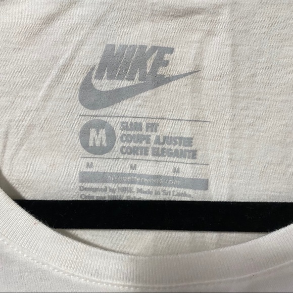 ⭐️Nike Shirt in White Medium size Short Sleeve - Picture 4 of 6